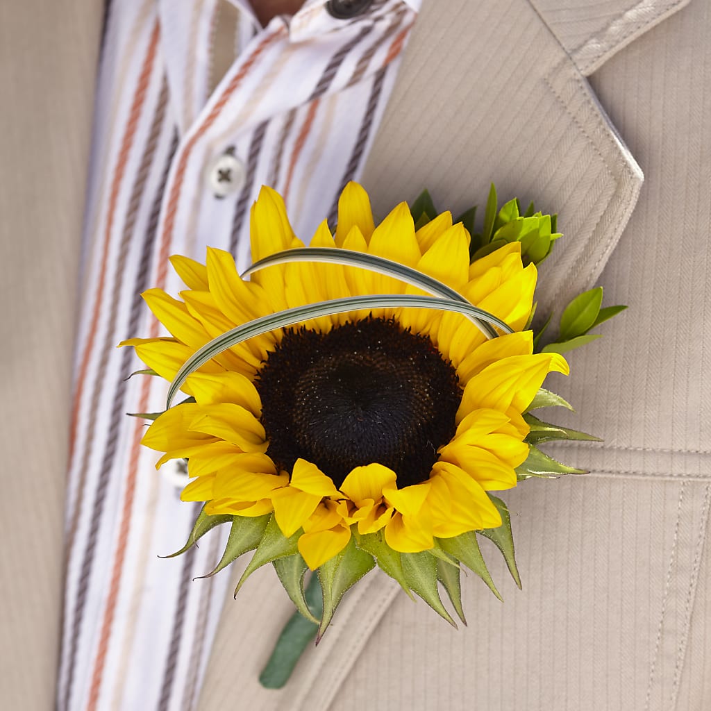Free Spirit Boutonniere – The Pink Petal, Pierre SD